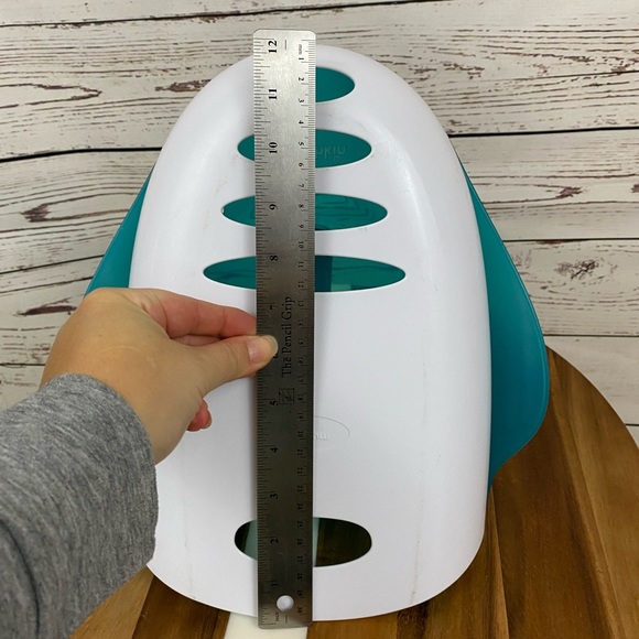 🦄 3/$15 sale! Munchkin Bath Toy Scoop - Picture 7 of 7